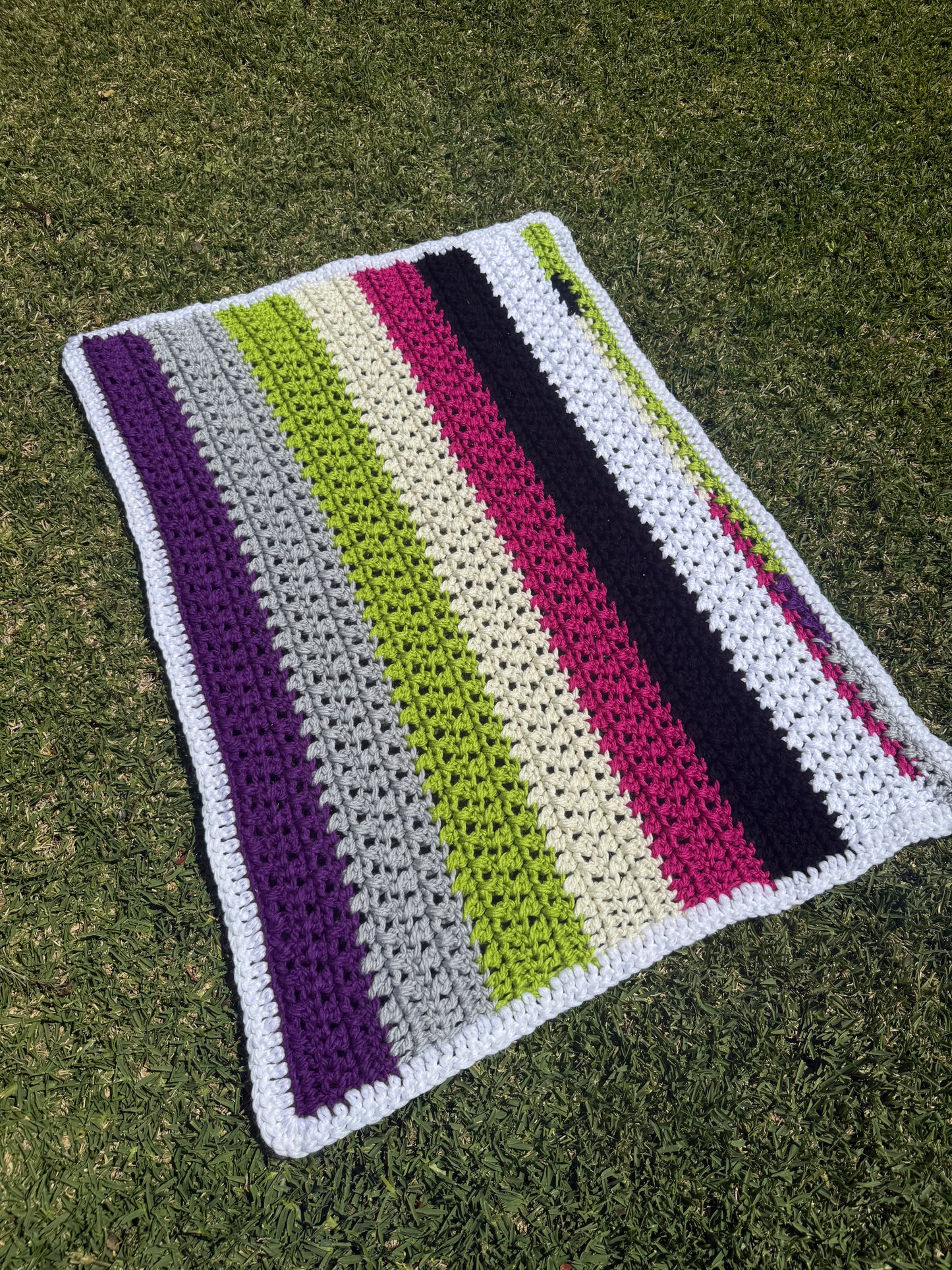 Handmade Crochet Acrylic Blanket – Multicolour Chunky Granny stitch Style – Handmade by Lyndsay