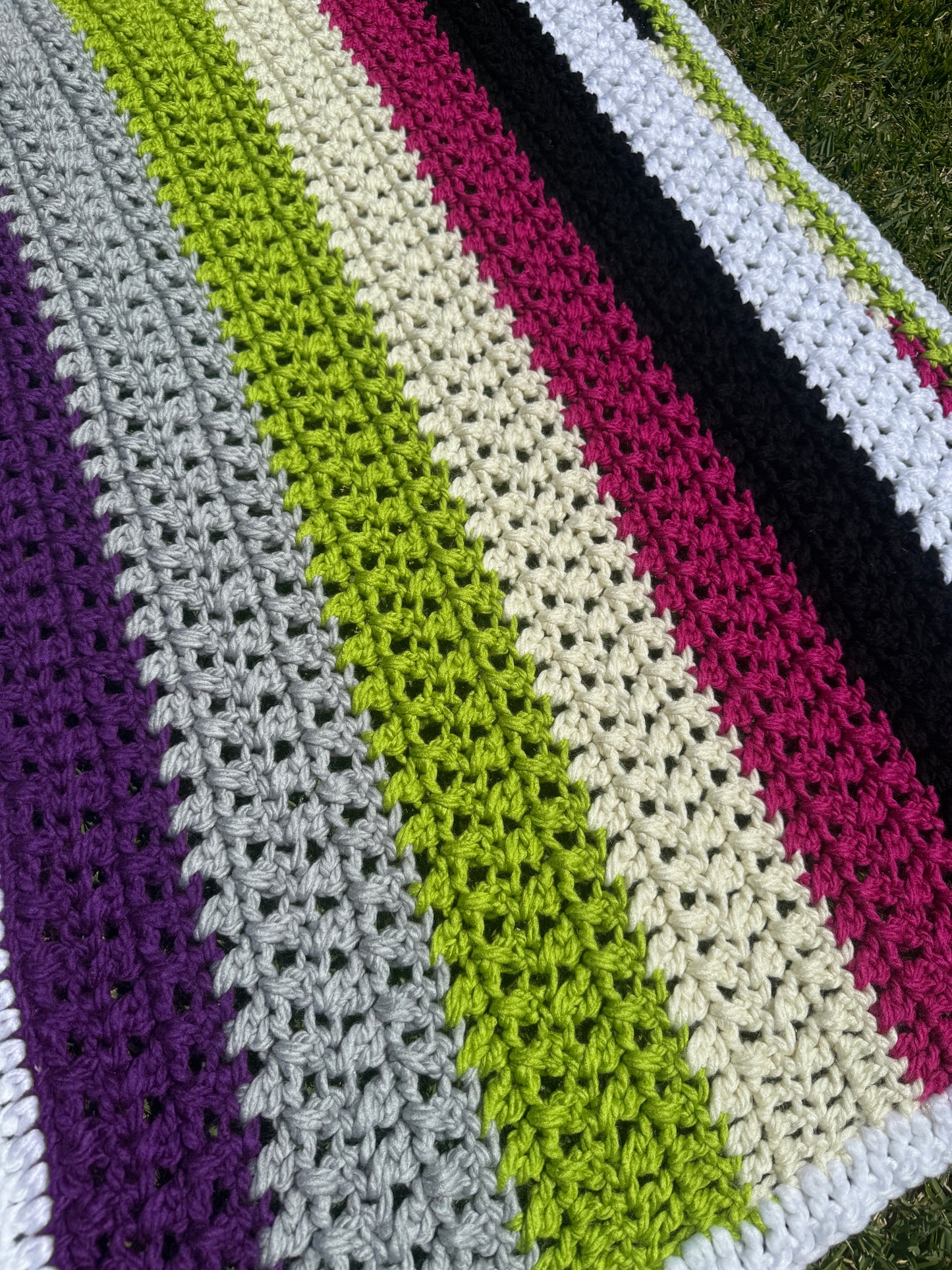 Handmade Crochet Acrylic Blanket – Multicolour Chunky Granny stitch Style – Handmade by Lyndsay
